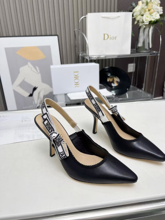 UA D*0r J'AD*0r Slingback Pump