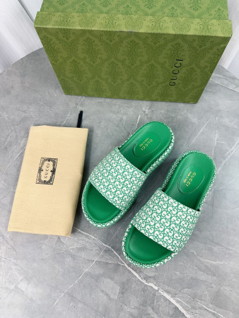 G*u*i WOMEN'S GG PLATFORM SLIDE SANDAL