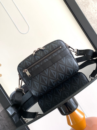 D*0r Safari Bag with Strap Navy 8.5 x 6 x 2.5 inches