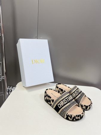 UA D*0r Platform Sandals