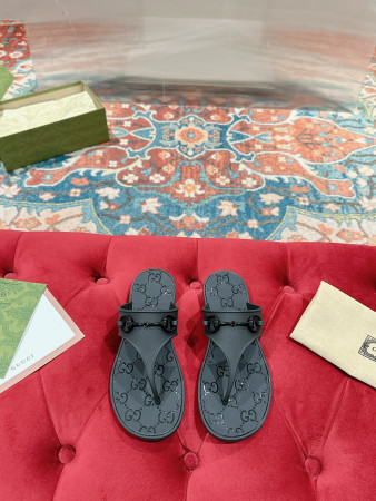 UA G*u*i WOMEN'S THONG SANDAL WITH HORSEBIT Black