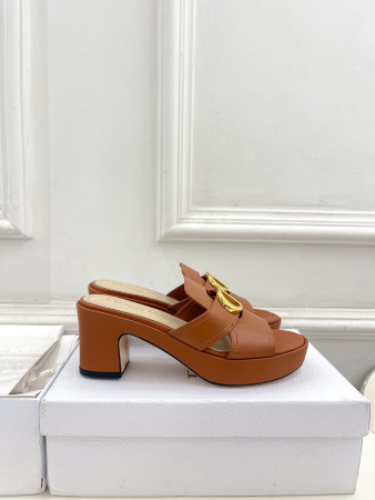 UA D*0r 30 Montaigne Platform Slide