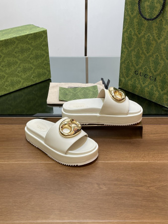 UA G*u*i MARINA CHAIN SLIDE