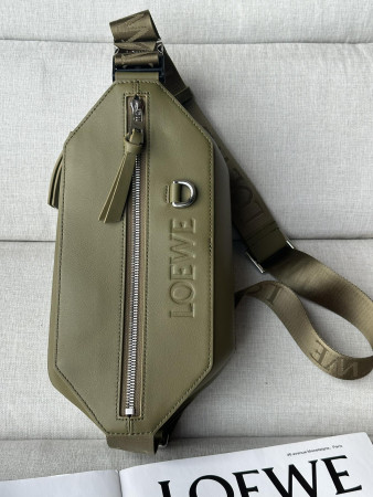 L0ew* Convertible sling in classic calfskin 32.5x9x12.3cm