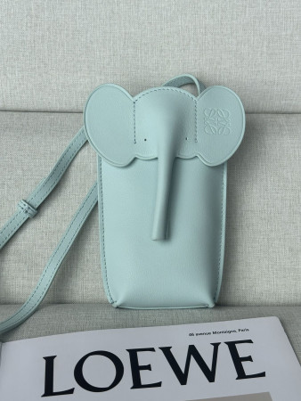 L0ew* Elephant Pocket in classic calfskin 18x8x4cm