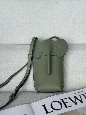 L0ew* Elephant Pocket in classic calfskin 18x8x4cm