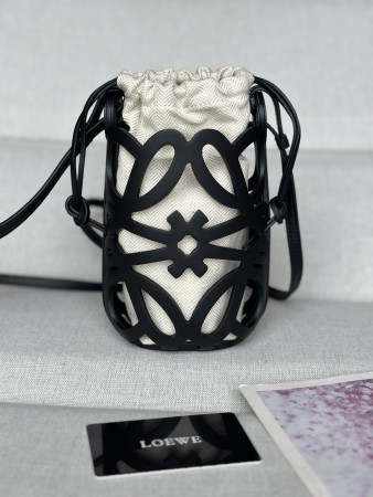 L0ew* Anagram cut-out pocket in classic calfskin and canvas 20x11x8cm