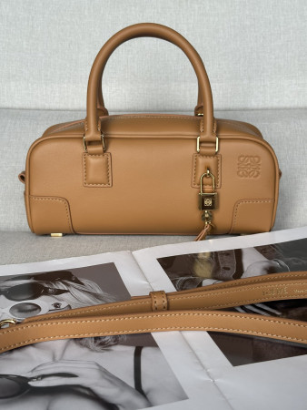 L0ew* Amazona 23 Cropped bag in nappa calfskin 23x11x10cm