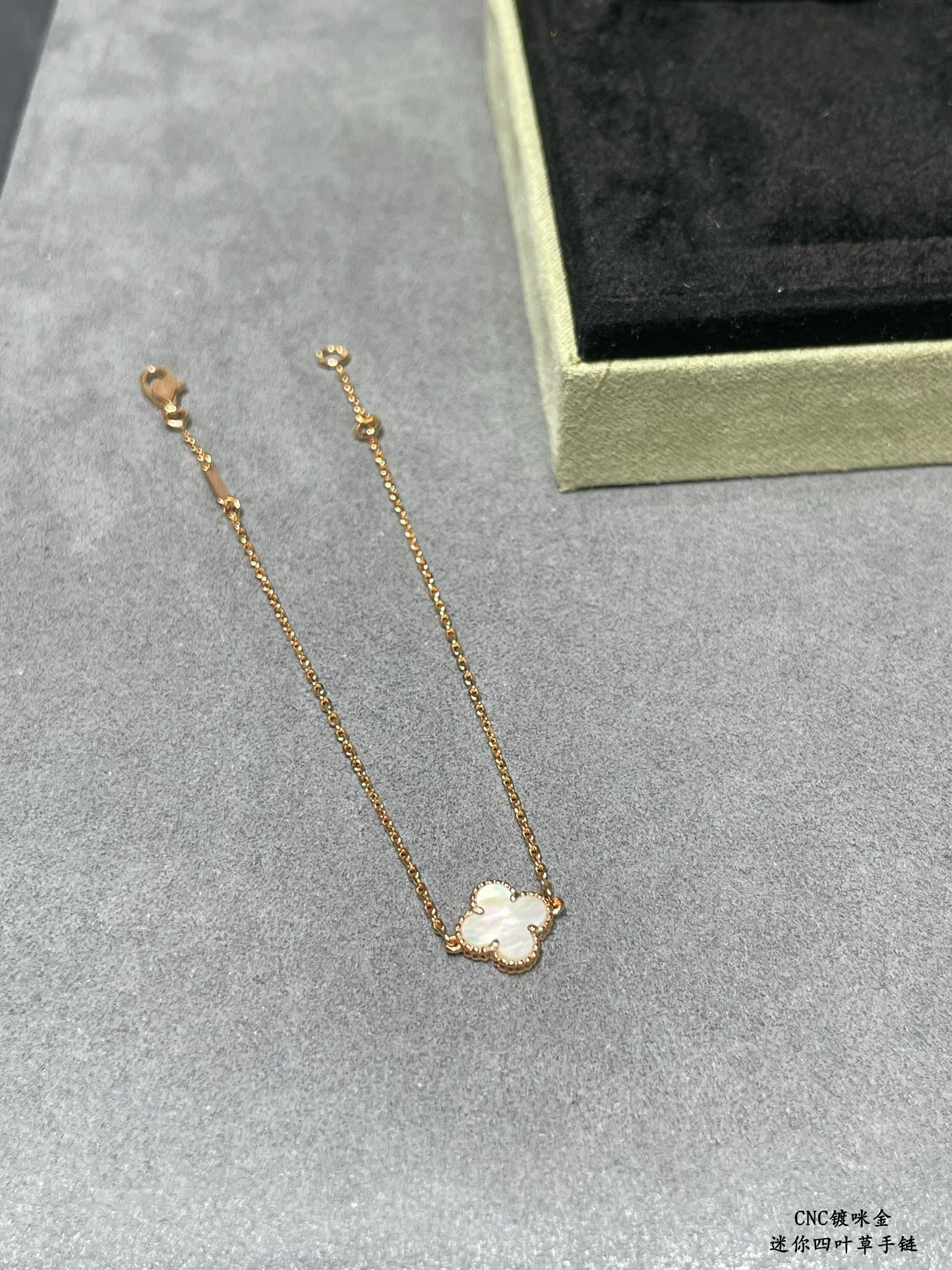 V*N CL*F & Arpels Mini Premium White Fritillary Four-Leaf Clover Bracelet