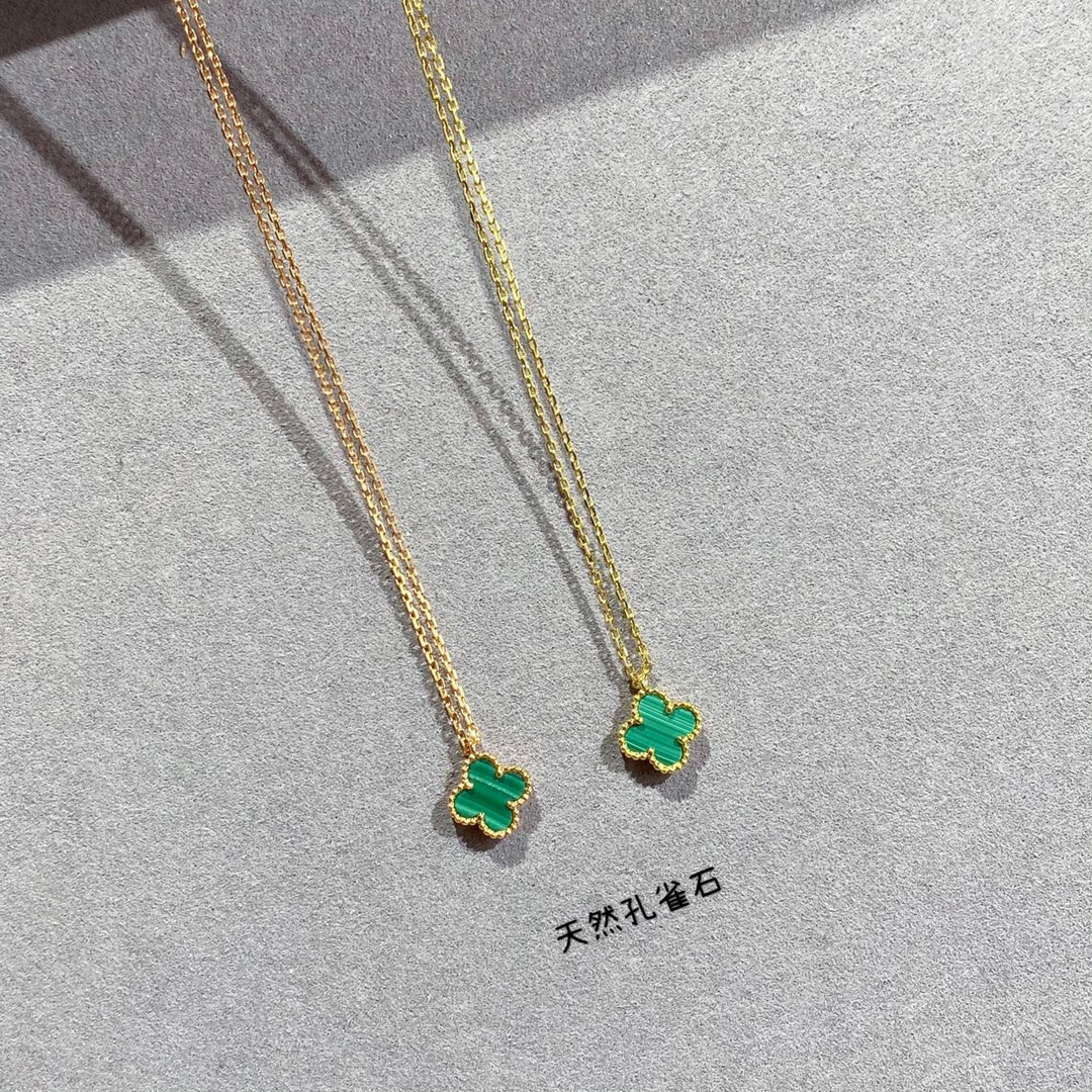 V*N CL*F & Arpels Mini Four-Leaf Clover Necklace Diameter approx 1.0cm, Chain length approx 40+5cm