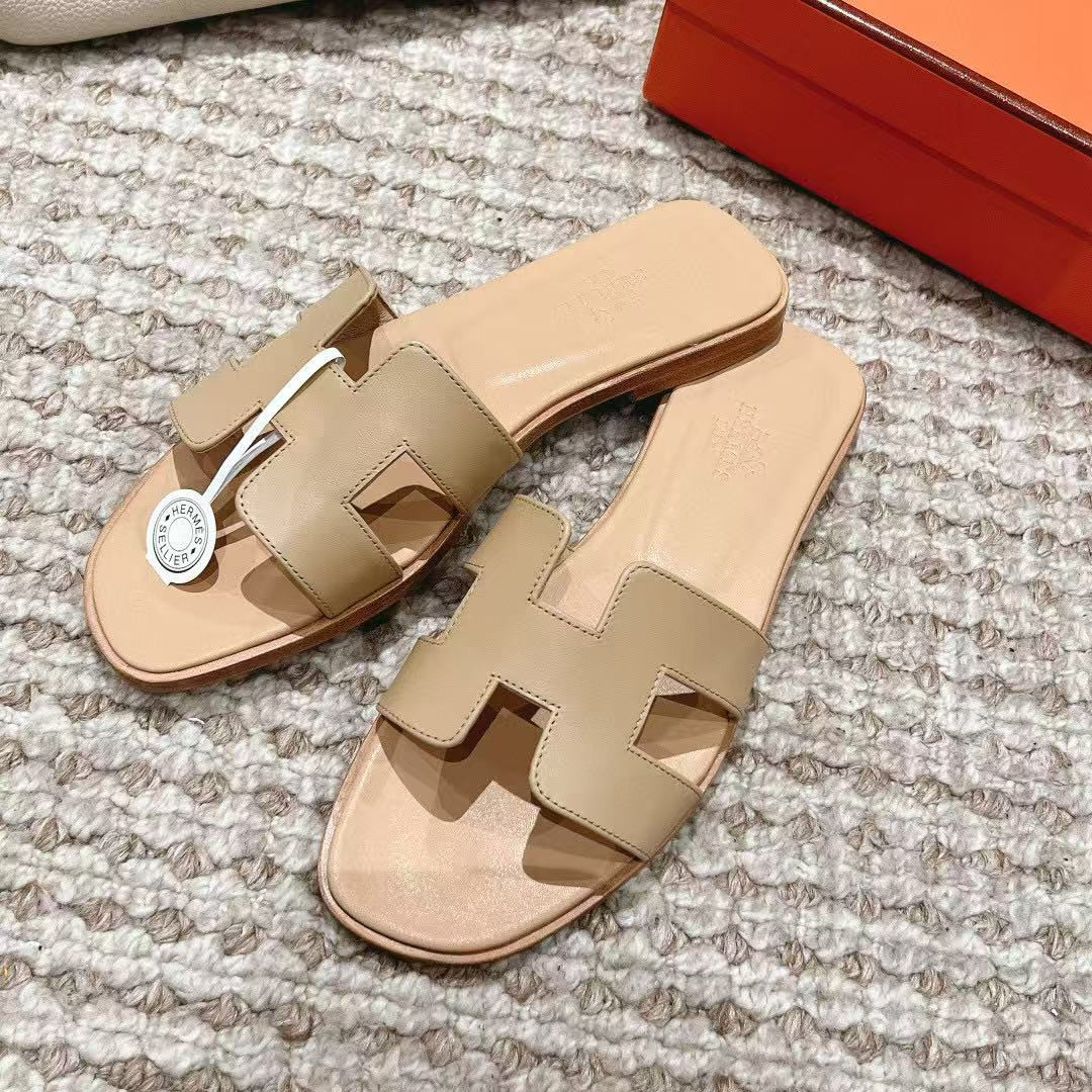 UA Hermès Oran sandal