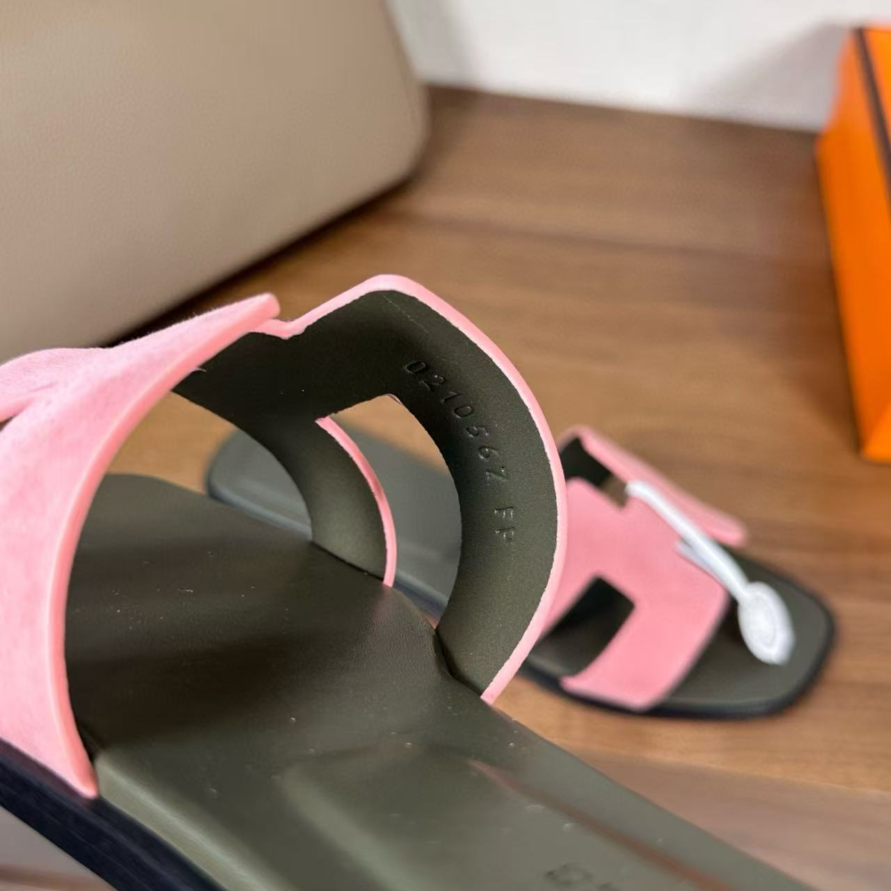 UA Hermès Oran sandal