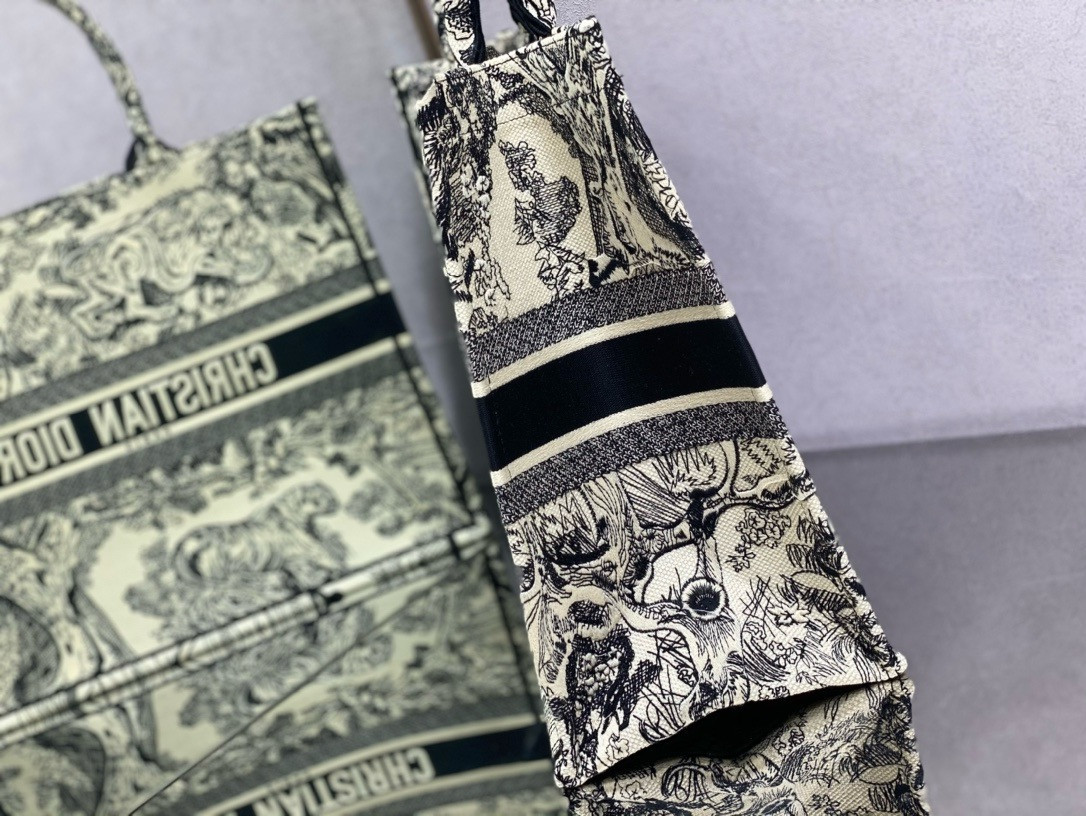 LARGE D*0r BOOK TOTE Ecru and Blue Toile de Jouy Embroidery 16.5 x 14 x 7.5 inches