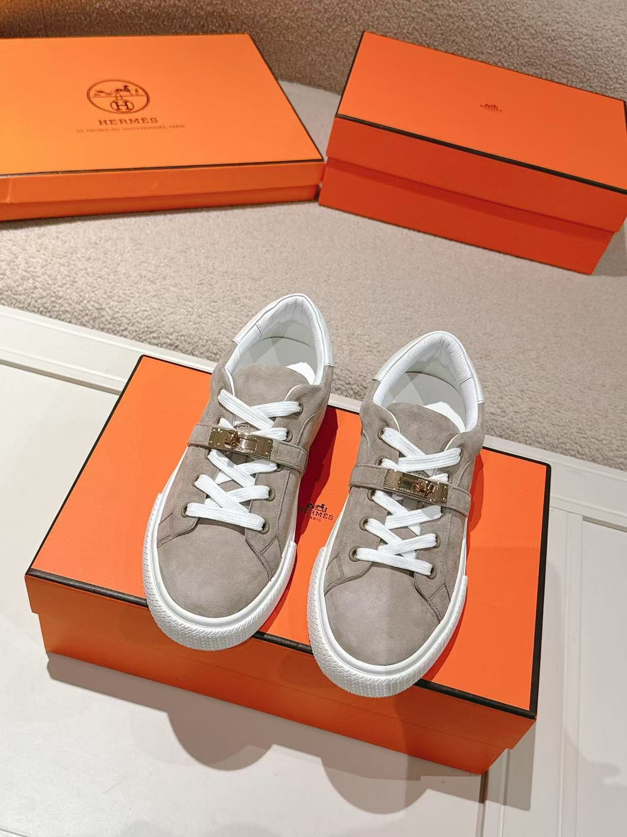 UA Hermès Day sneaker