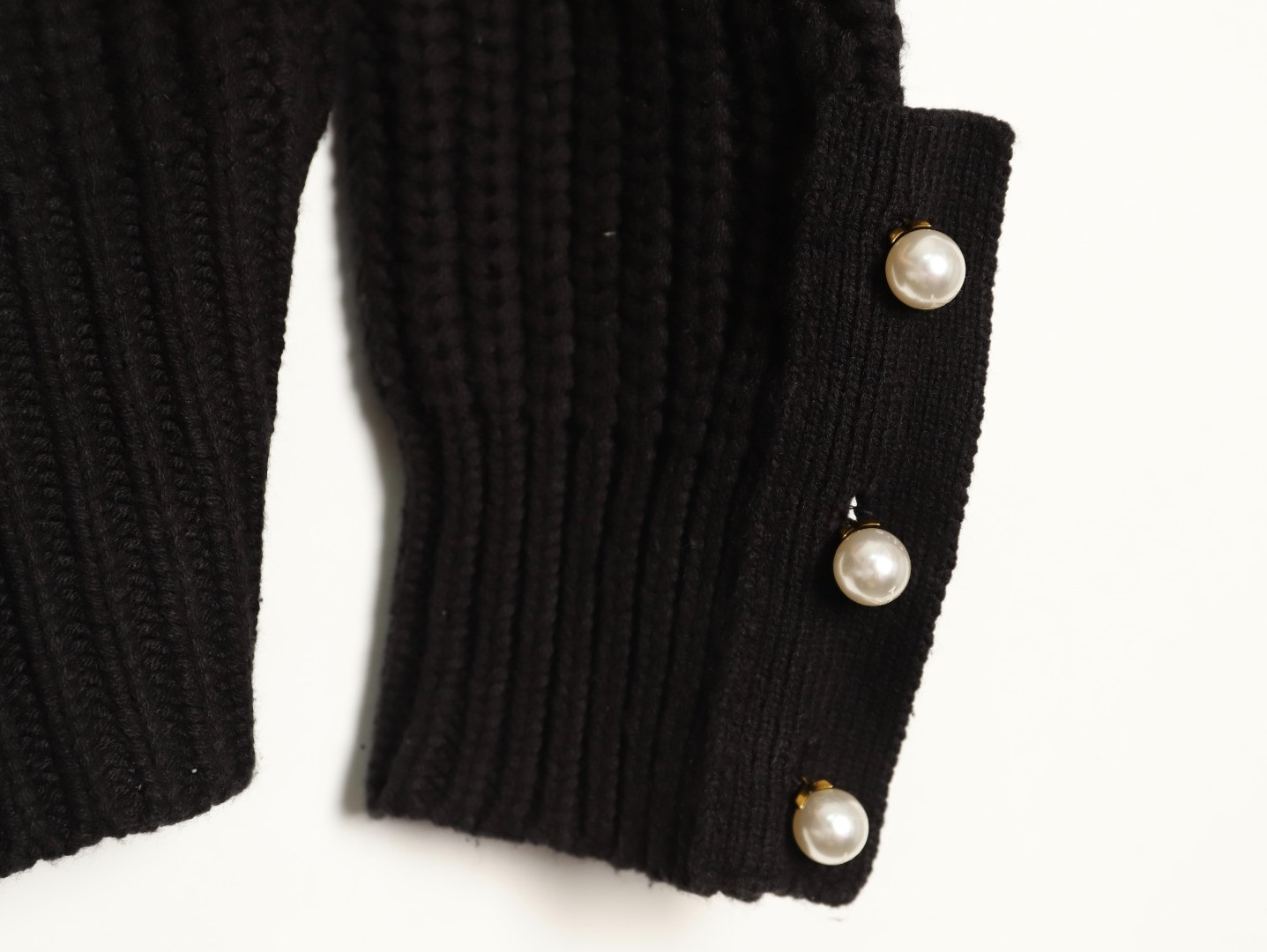 L0*is V*t0n LV knitting Sweaters