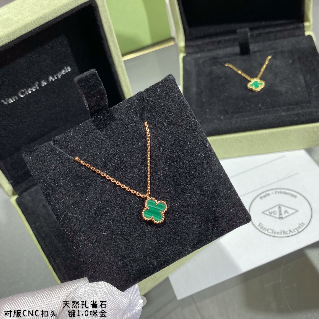 V*N CL*F & Arpels Mini Four-Leaf Clover Necklace Diameter approx 1.0cm, Chain length approx 40+5cm