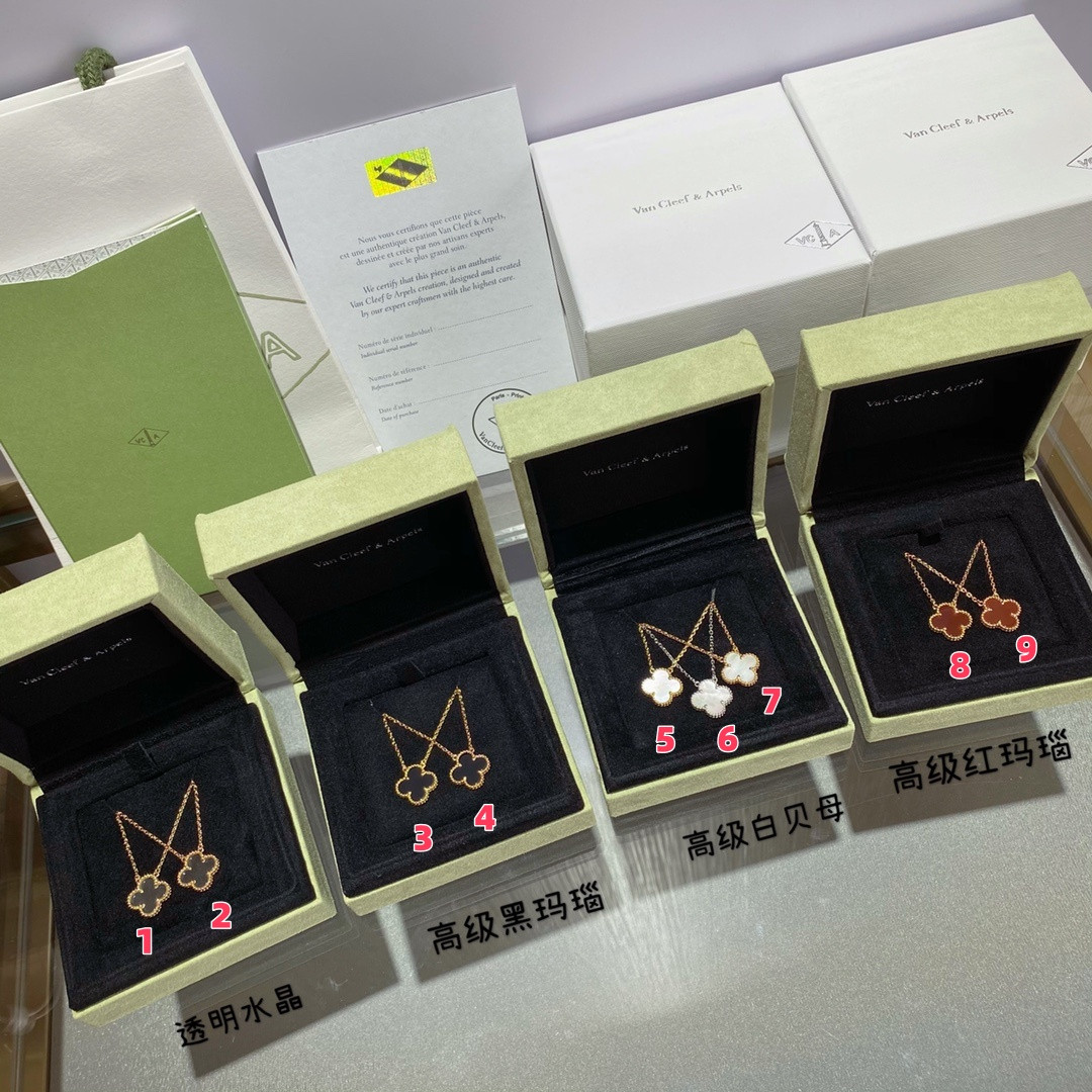 V*N CL*F & Arpels Medium Classic Four Leaf Clover Necklace Diameter approx 1.5cm,Chain length approx 40+5cm