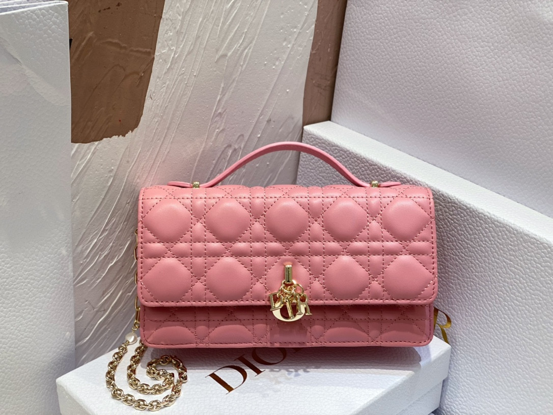 MISS D*0r MINI BAG Melocoton Pink Pearlescent Cannage Lambskin S0980ONJL_M92P 21 x 11.5 x 4.5 cm