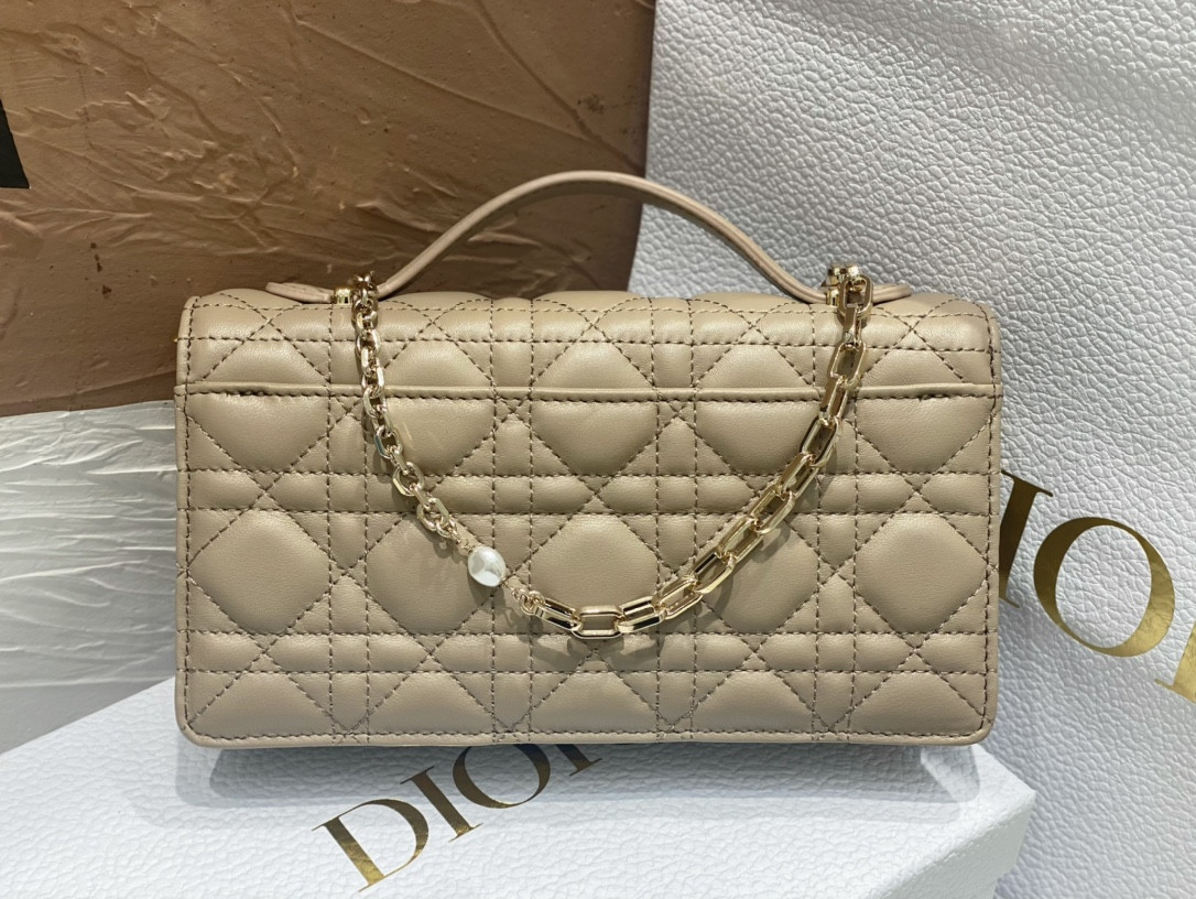 MISS D*0r Mini Handbag Beige Cannage Woven Pattern Lambskin S0980ONMJ_M52U 21 x 11.5 x 4.5 cm