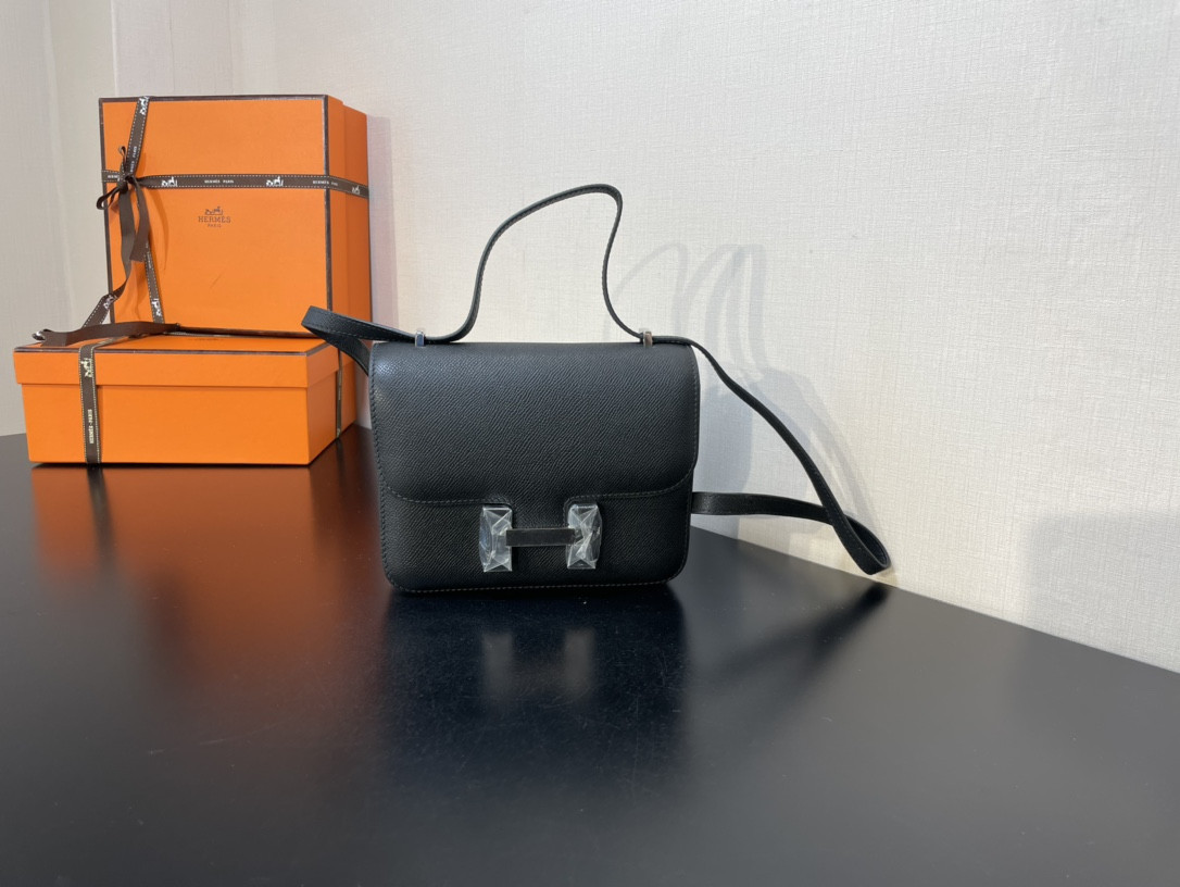 Hermès Constance 19 Epsom Silver Hardware 7.25" x 6.25" x 2.25"