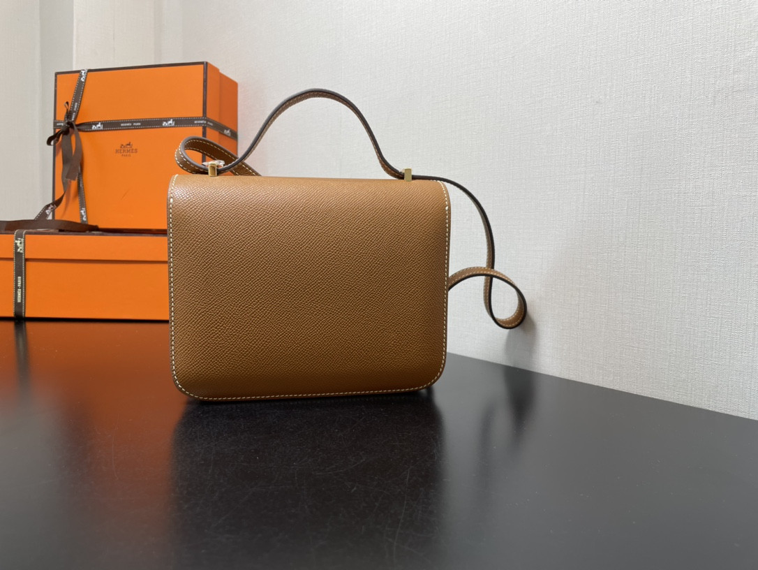 Hermès Constance 19 Epsom Gold Hardware 7.25" x 6.25" x 2.25"