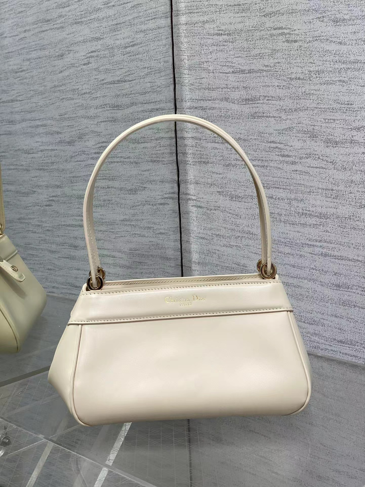 D*0r Medium key bag 27 x 16.5 x 13.5cm