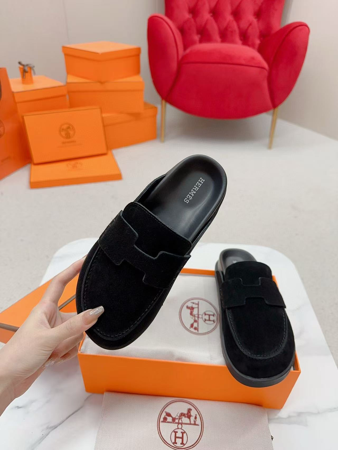 UA Hermès slippers