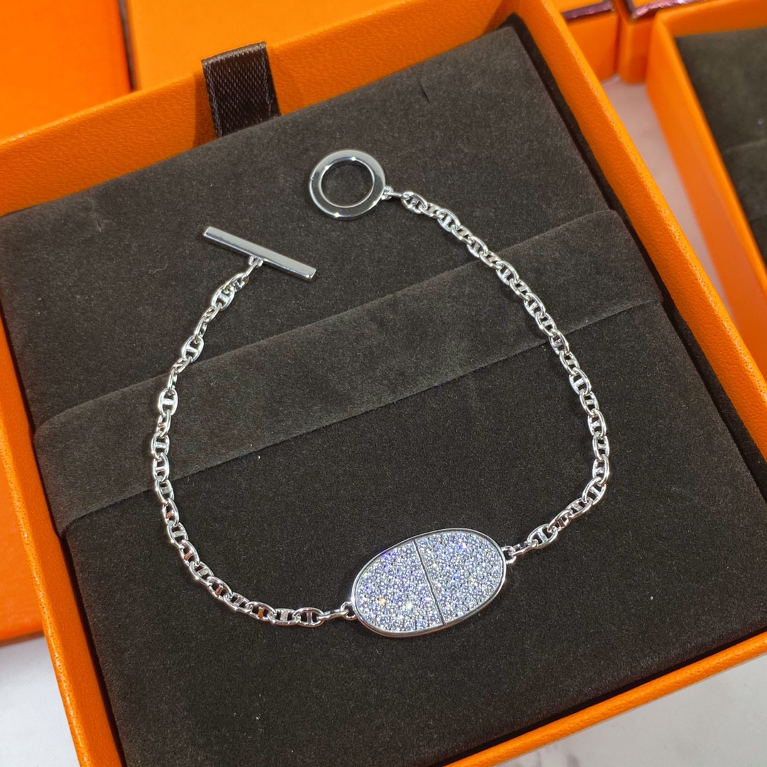 Hermès Round  H Pendant Bracelet