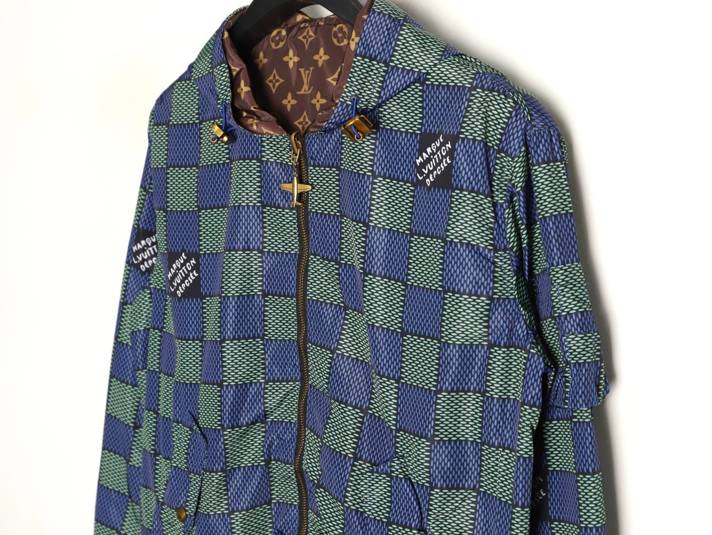 L0*is V*t0n 25ss Reversible Jacket