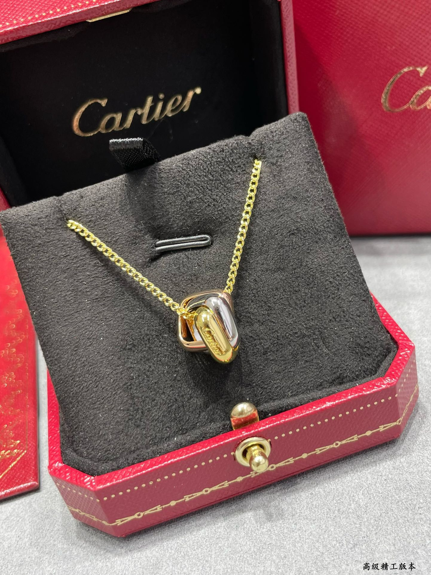 Ca*t*er square triple-ring Necklace