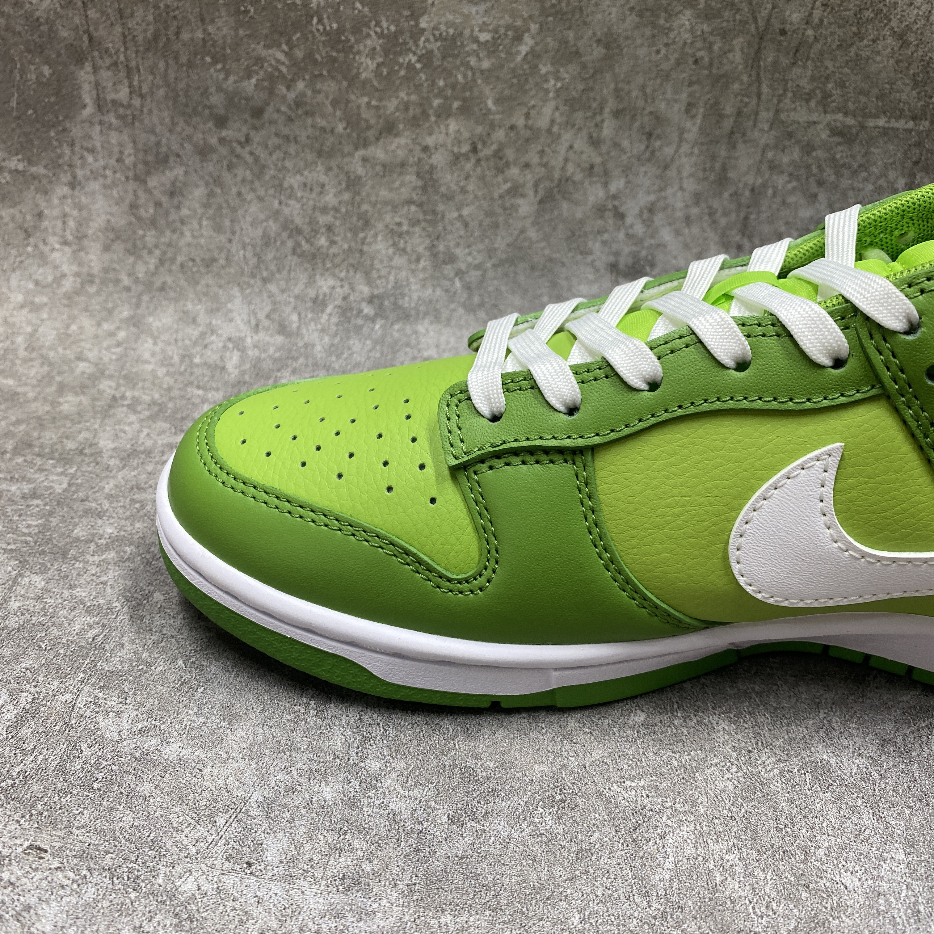 Nike Dunk Low Chlorophyll