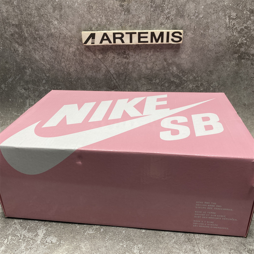 Nike SB Dunk Low Pink