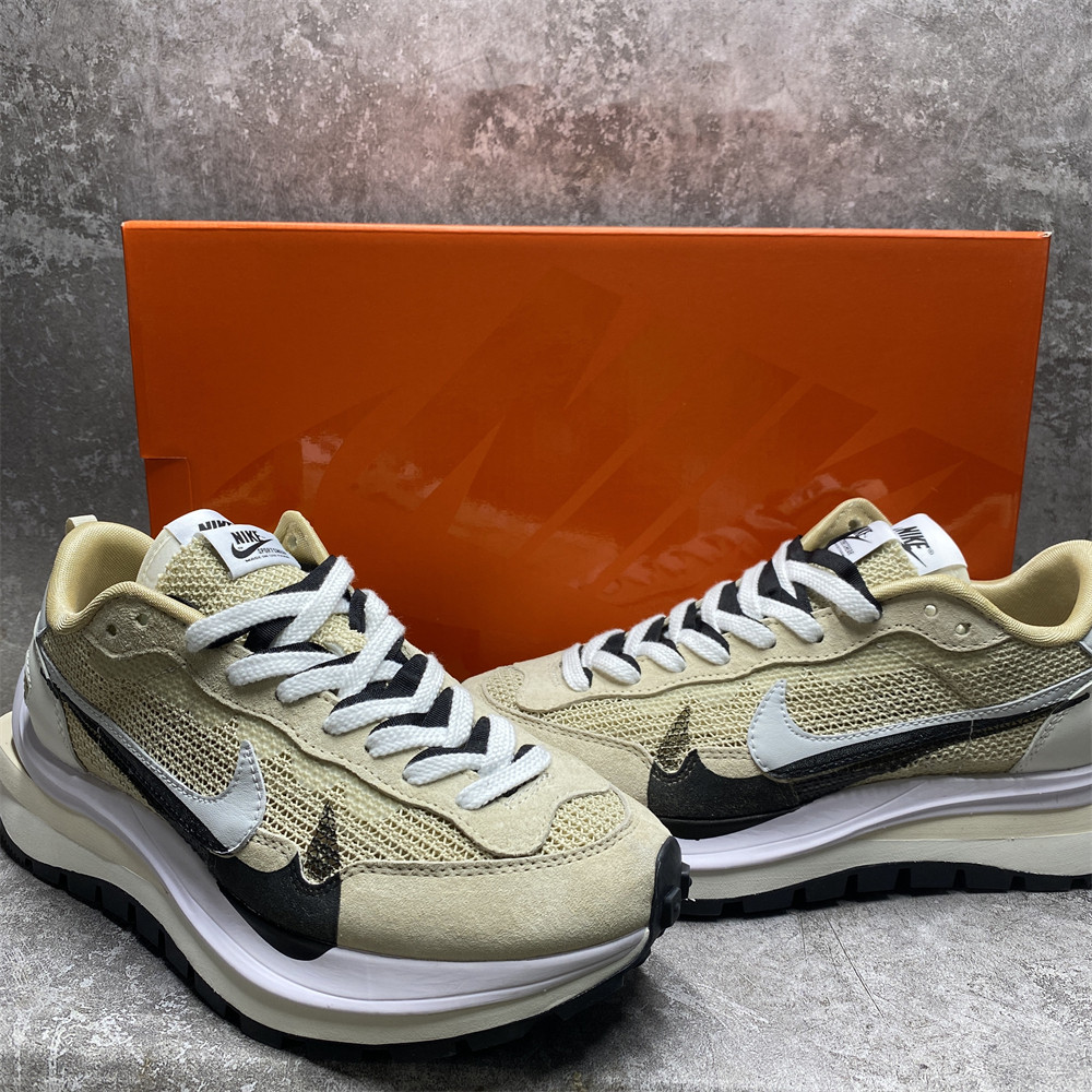 NIKE VAPORWAFFLE SACAI