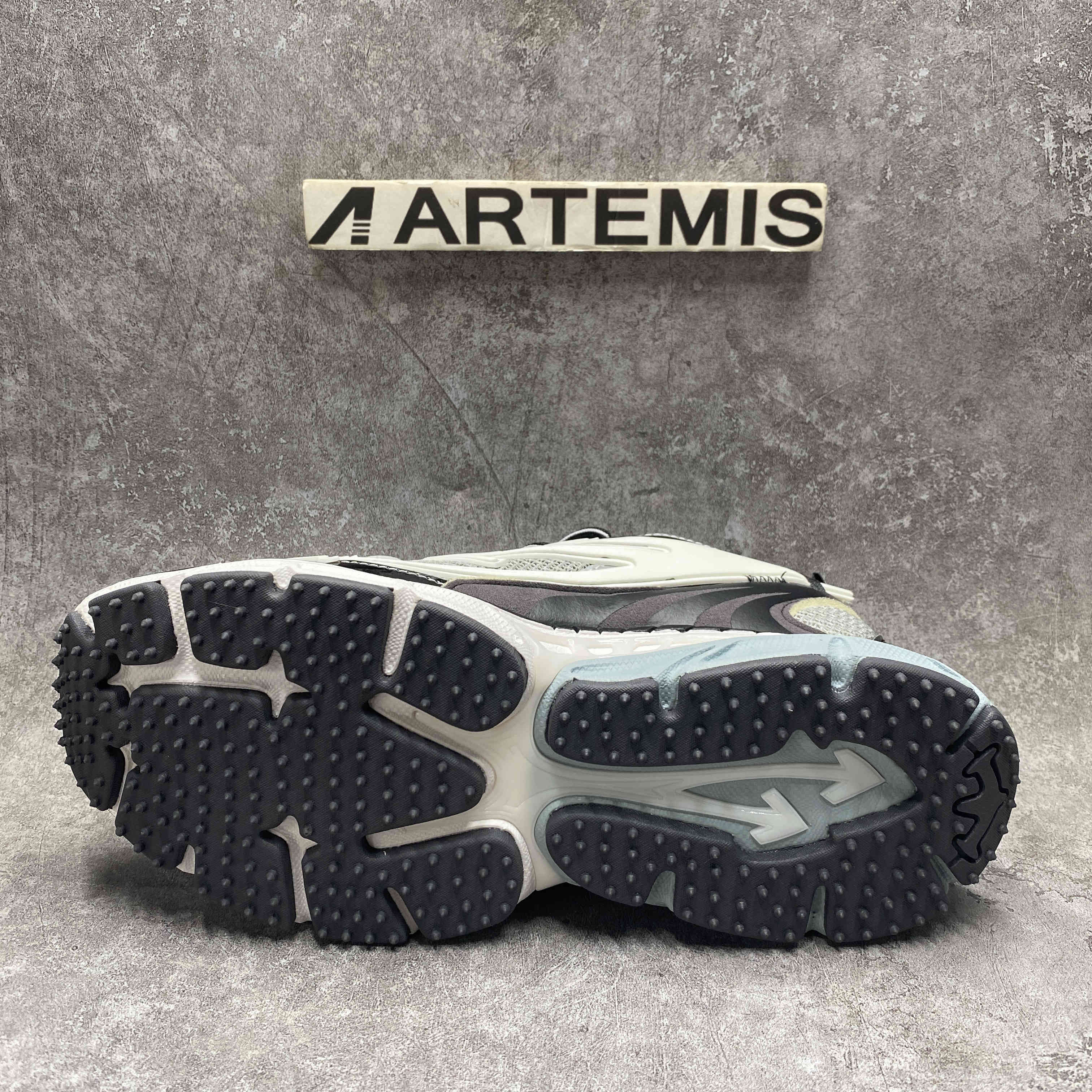 UA Off-White "BE RIGHT BACK"