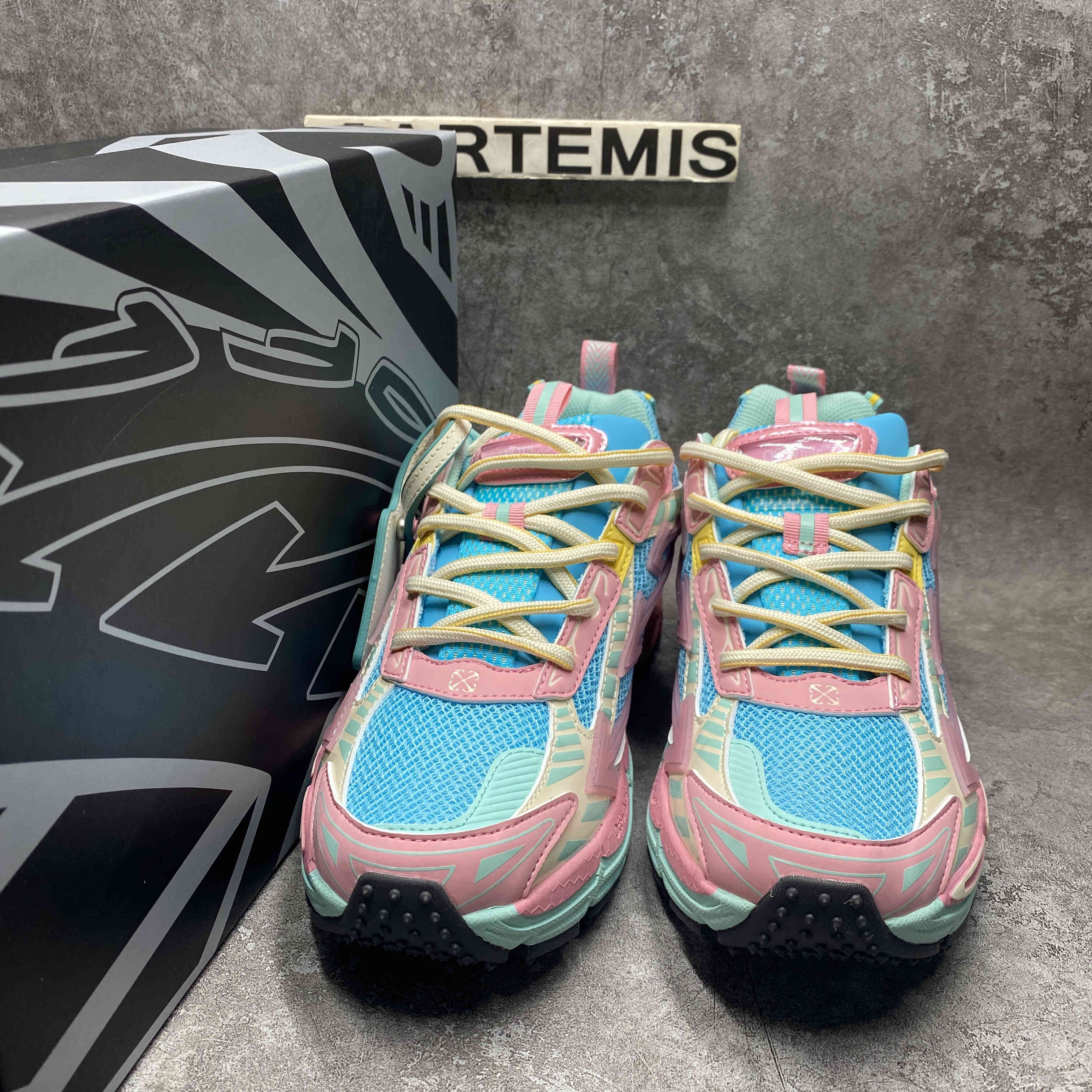 UA Off-White "BE RIGHT BACK"