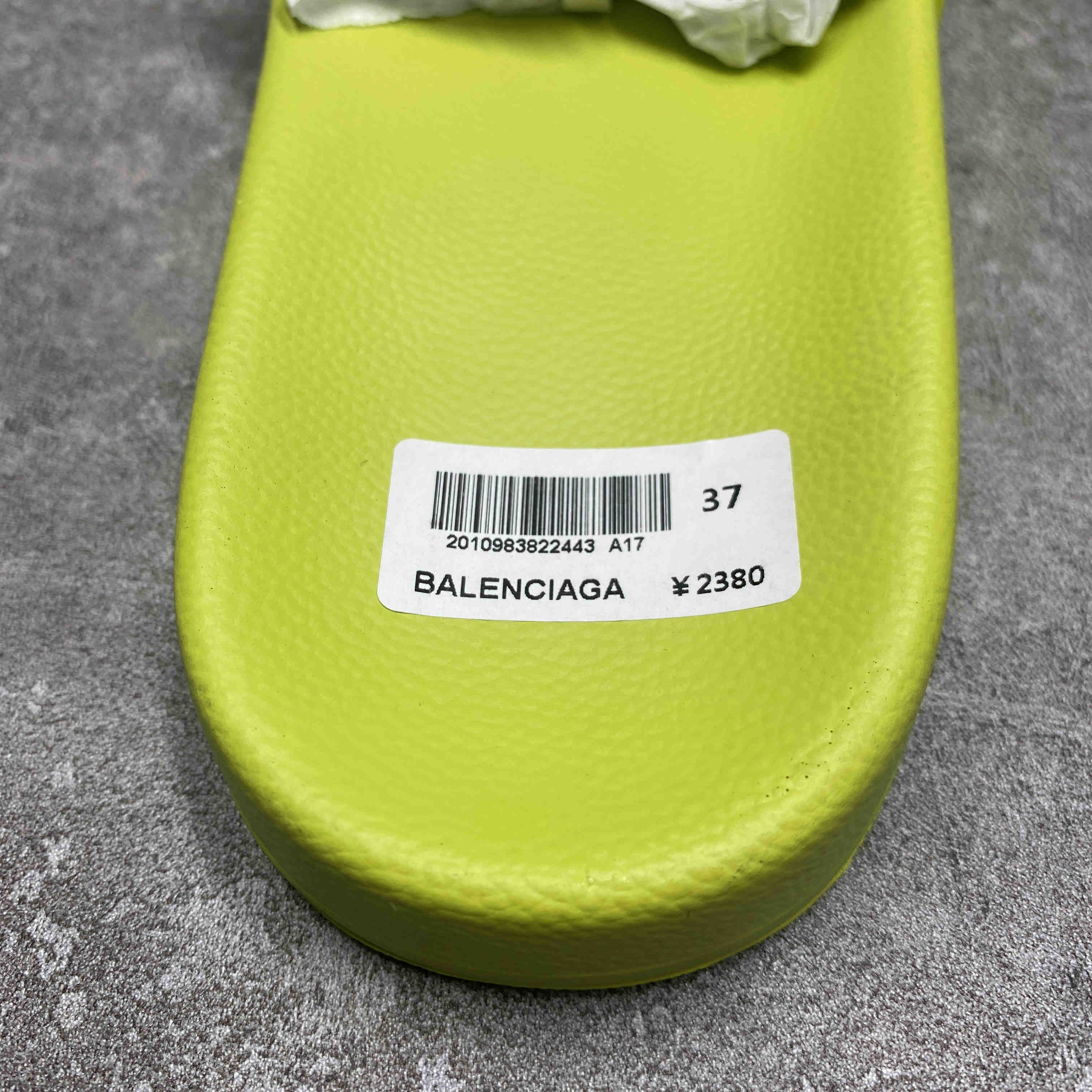 Ba*len*cia*ga Pool Slide Lime