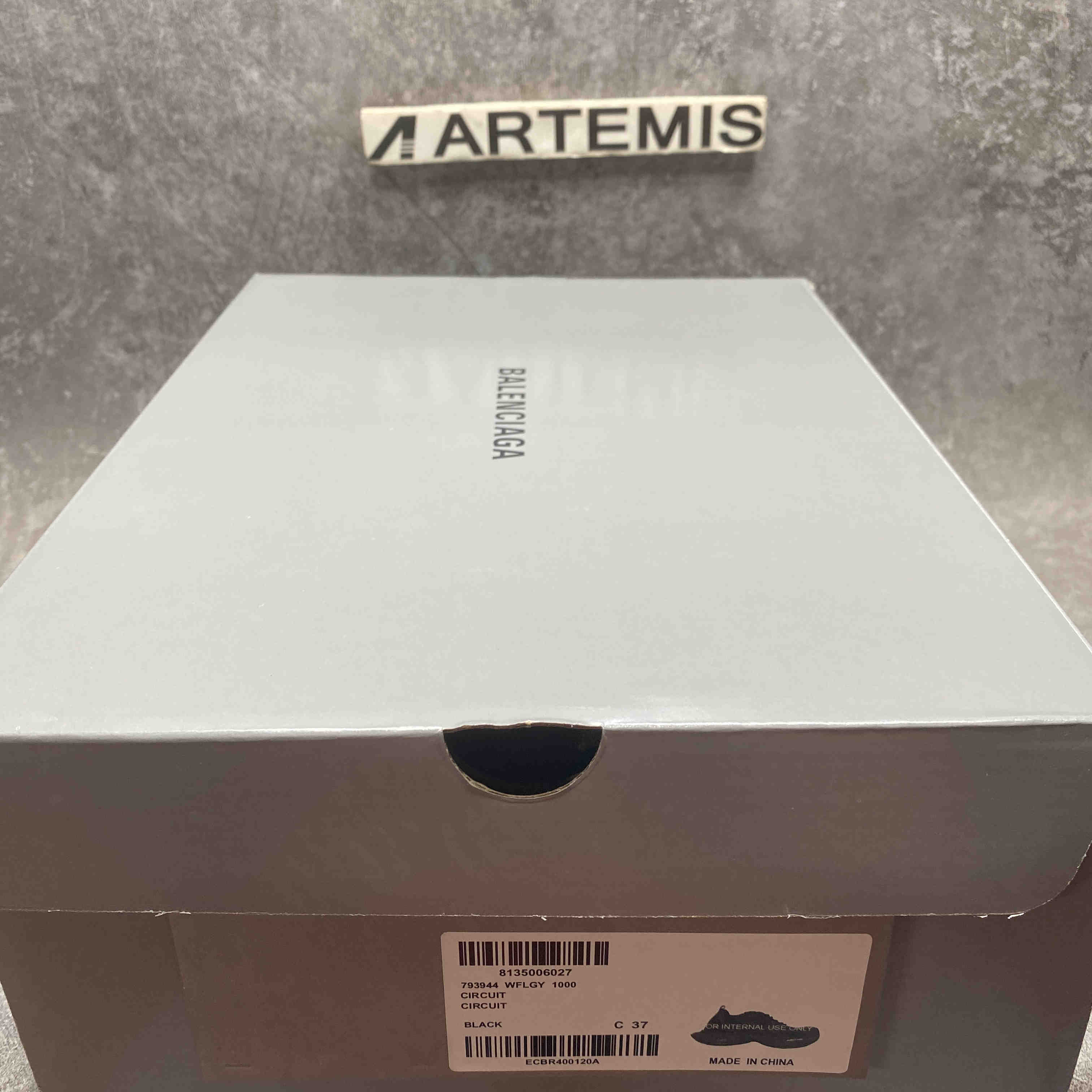 ua Ba*len*cia*ga snkrs black WFLGY 1000