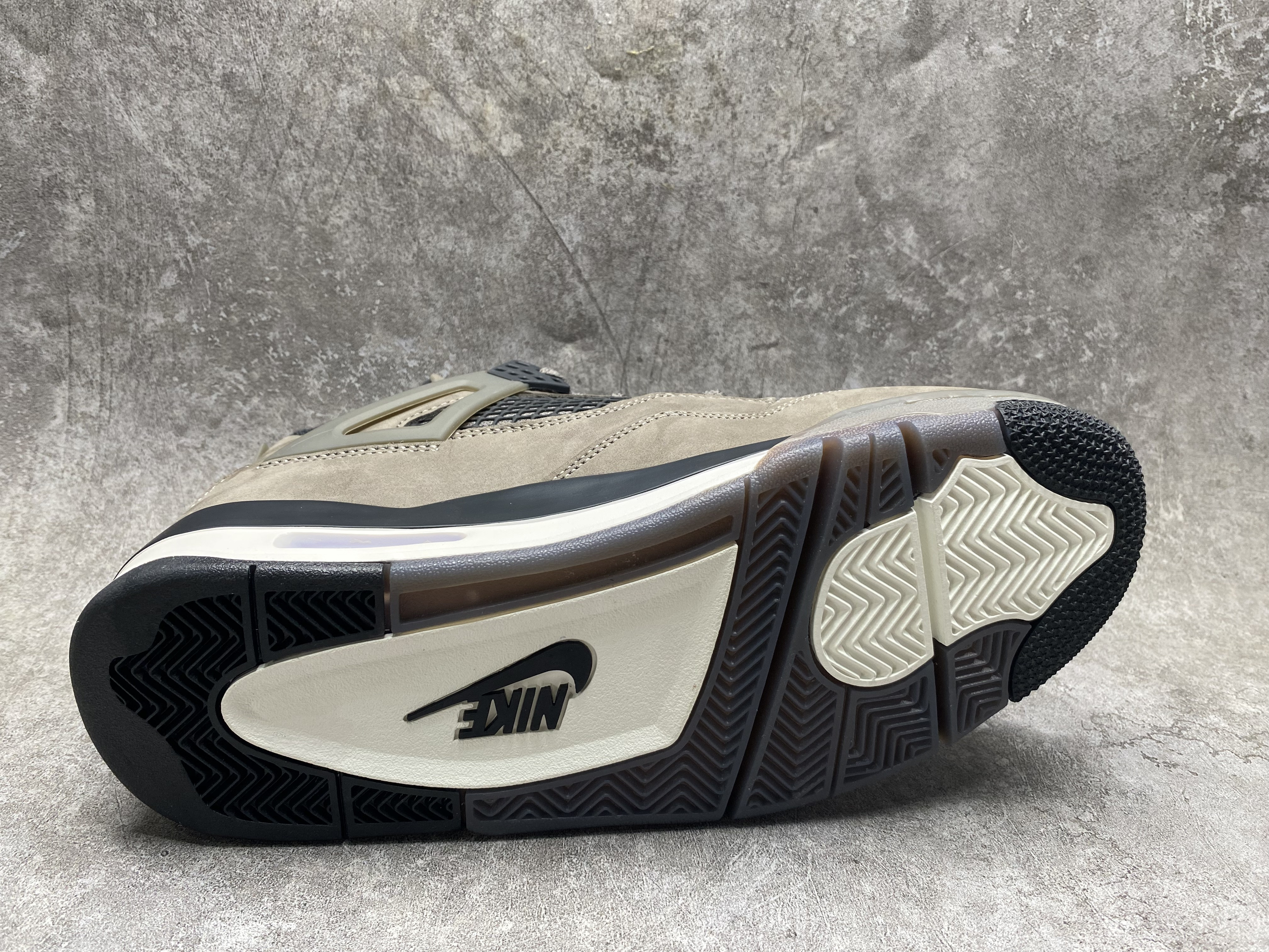 UA Air Jordan 4 Retro