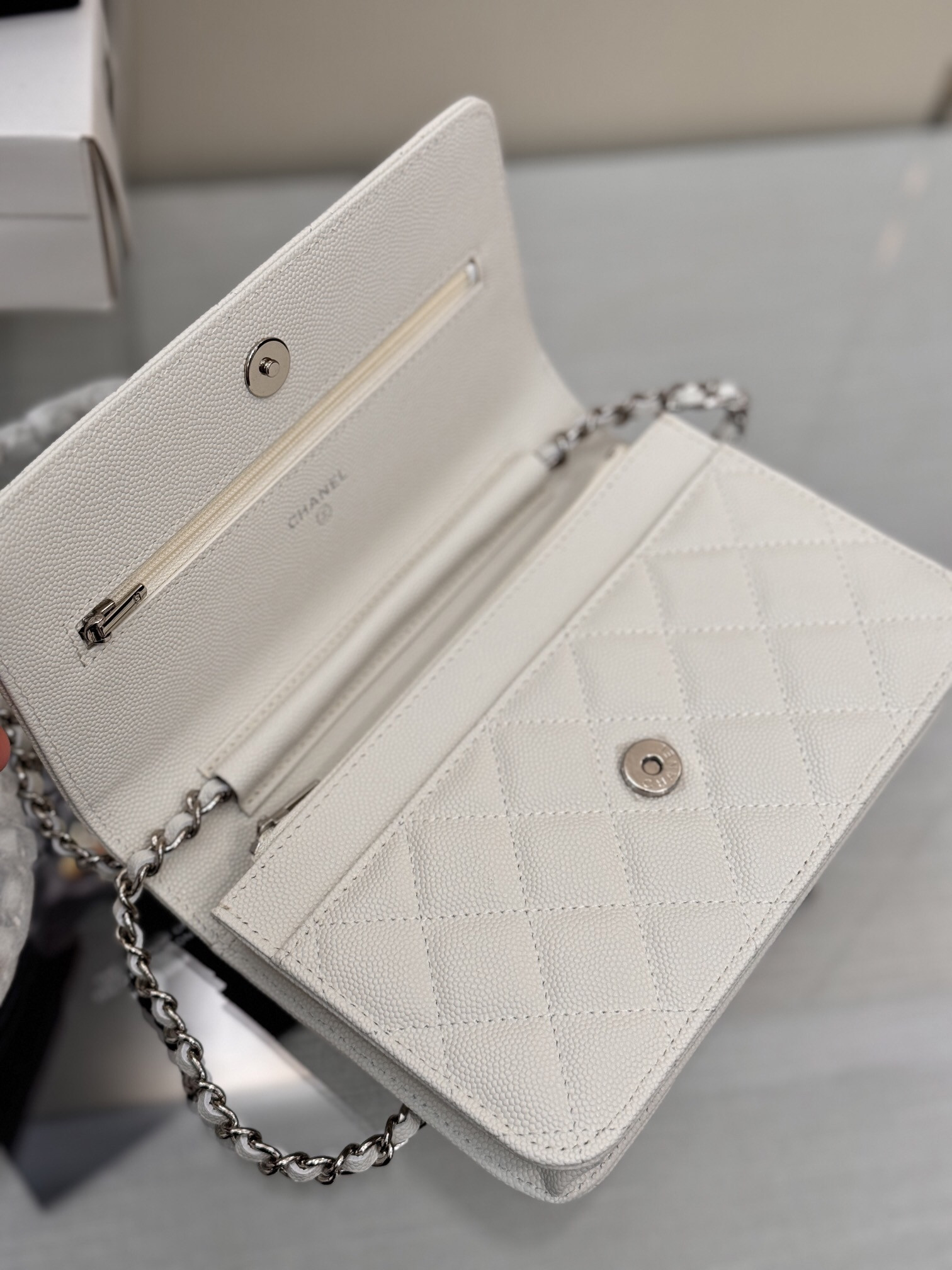 Ch*el WOC CLASSIC WALLET ON CHAIN 12.3x19.2x3.5cm