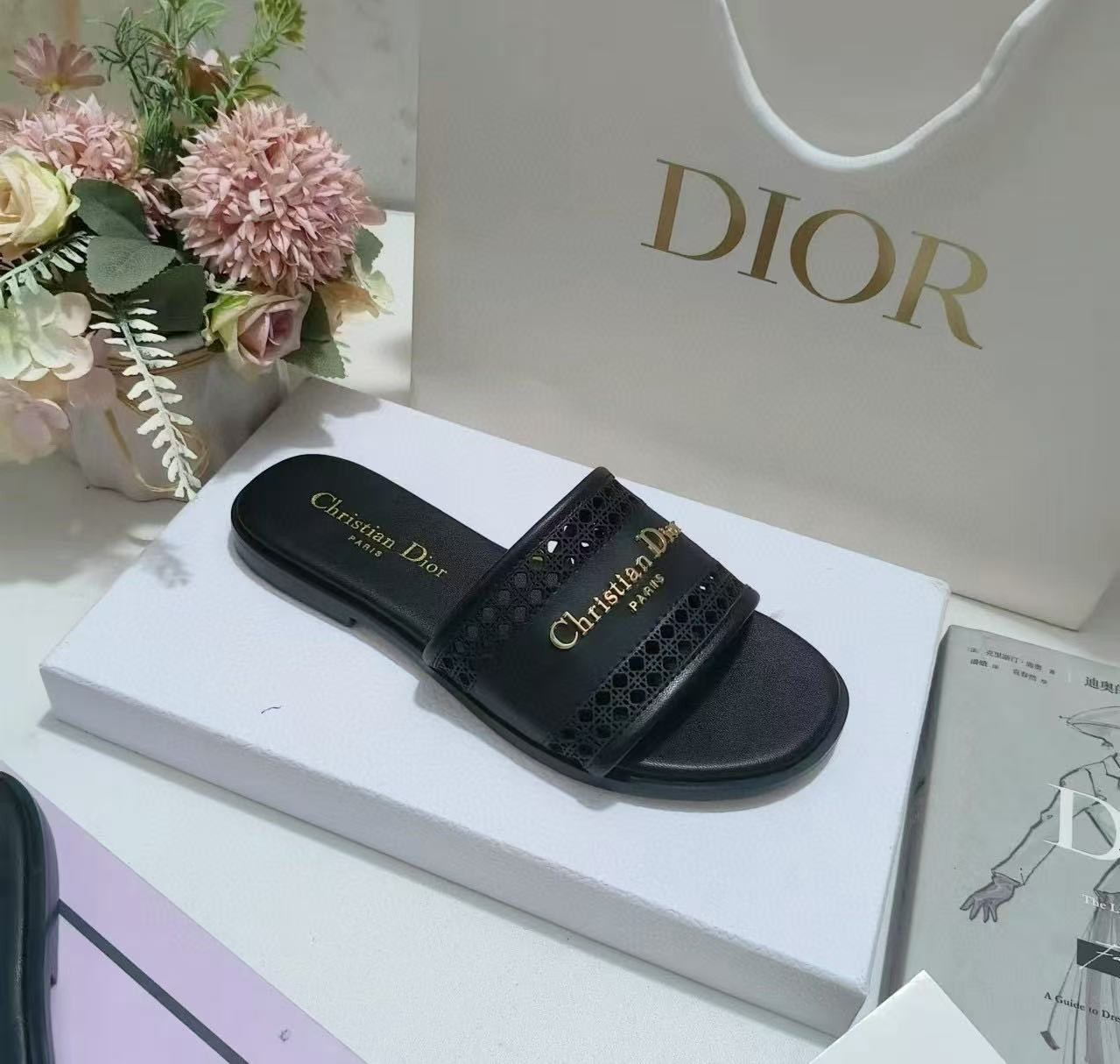 UA D*0r D-Lane Slide Black Calfskin with Openwork Microcannage Motif