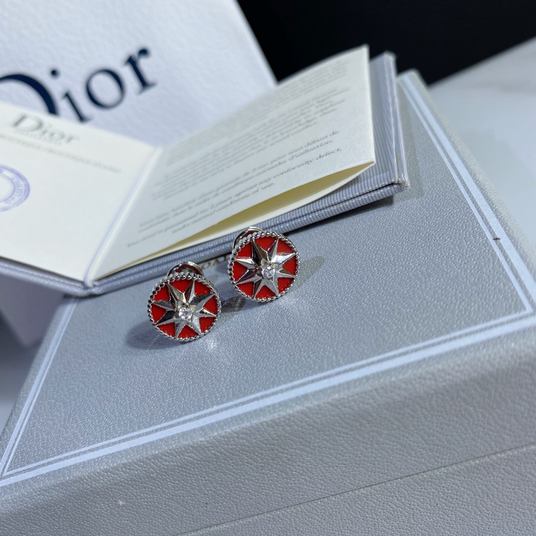 D*0r compass Stud Earrings