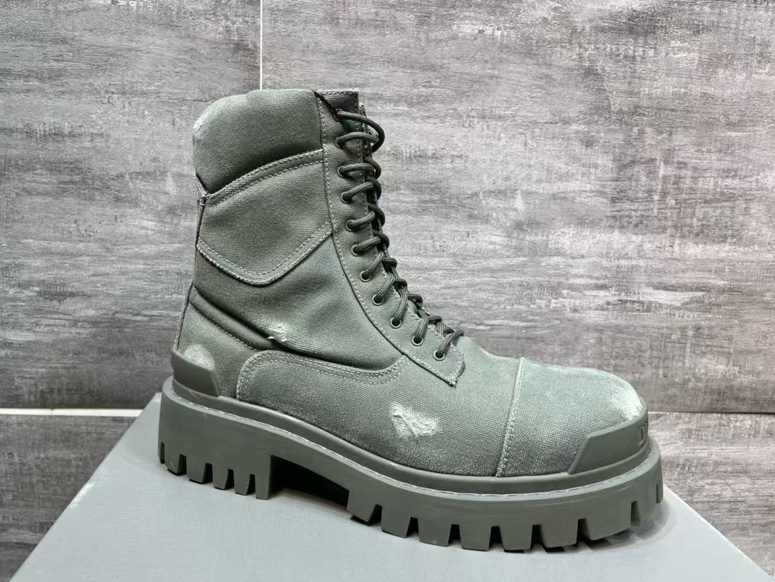 UA Ba*len*cia*ga MEN'S COMBAT STRIKE 20MM BOOT IN (Randomly made old style)
