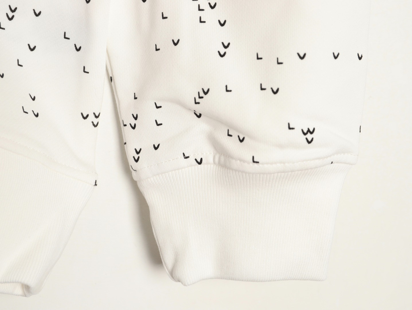 L0*is V*t0n 25Fw Hoodies