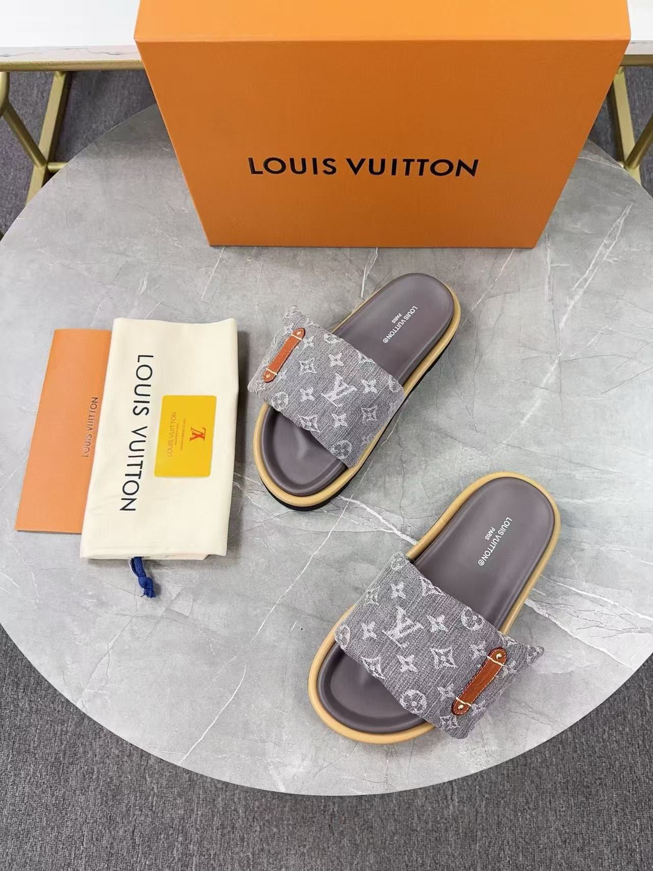 UA LV Pool Pillow Flat Comfort Mule