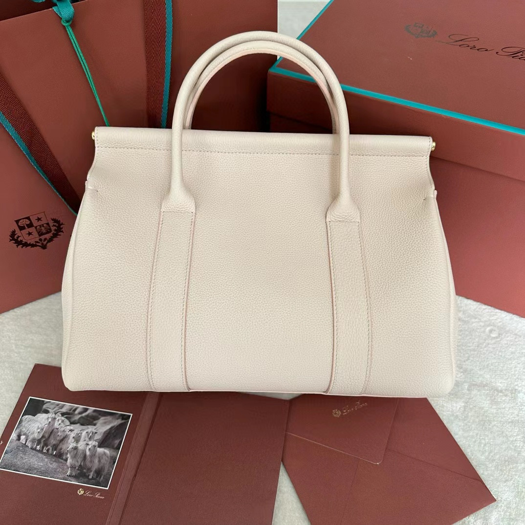 L**o p*ana Loom Bag L32 Grained Calfskin 33 x 23 x 18 cm