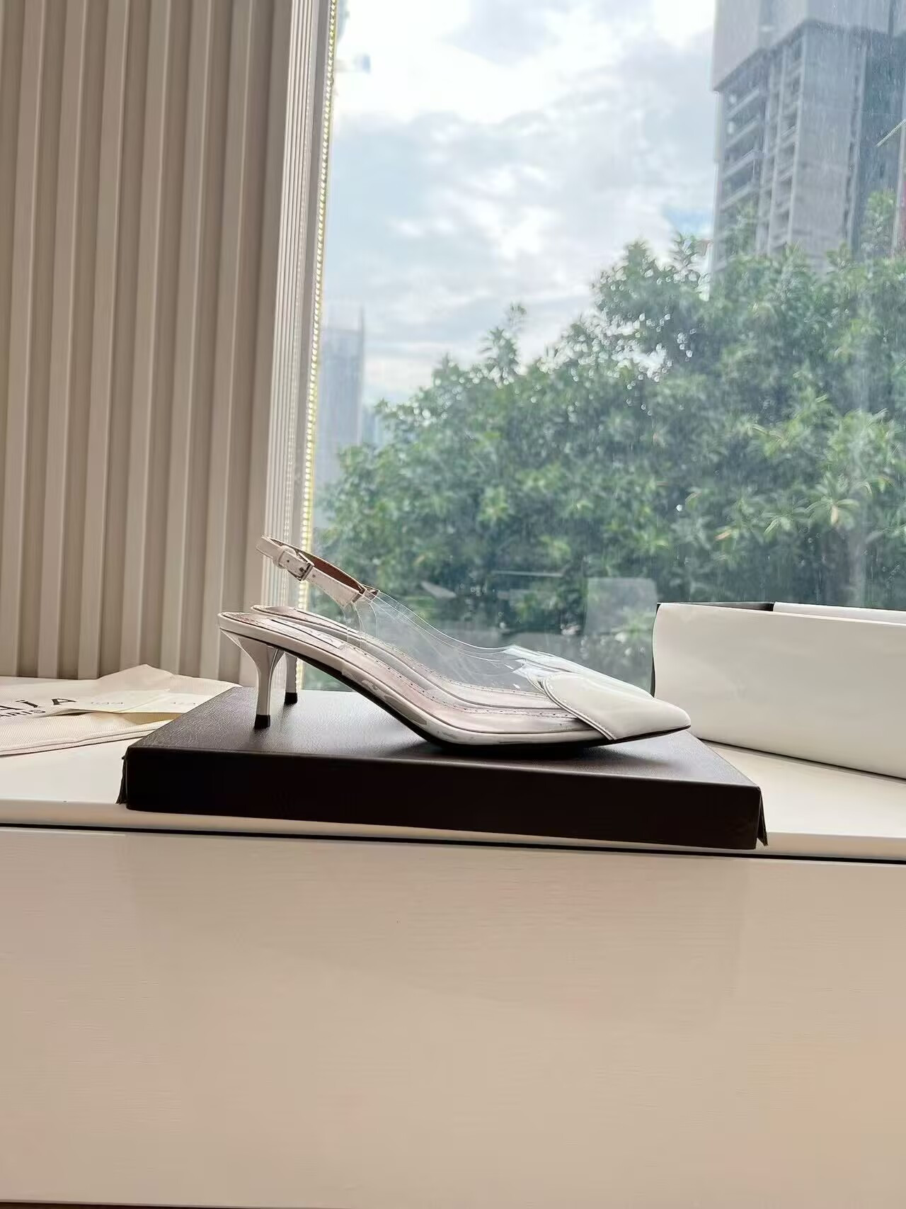 UA ALAÏA Le Coeur Plexi Heart-Toe Slingback Pump