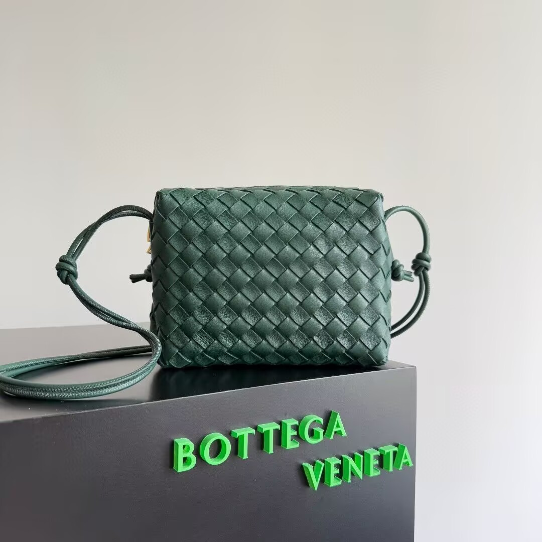 Bo*te*ga Ve*ne*ta Medium Loop Cross-Body Bag 22x15x8cm