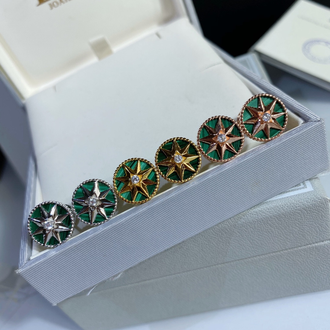 D*0r compass Stud Earrings