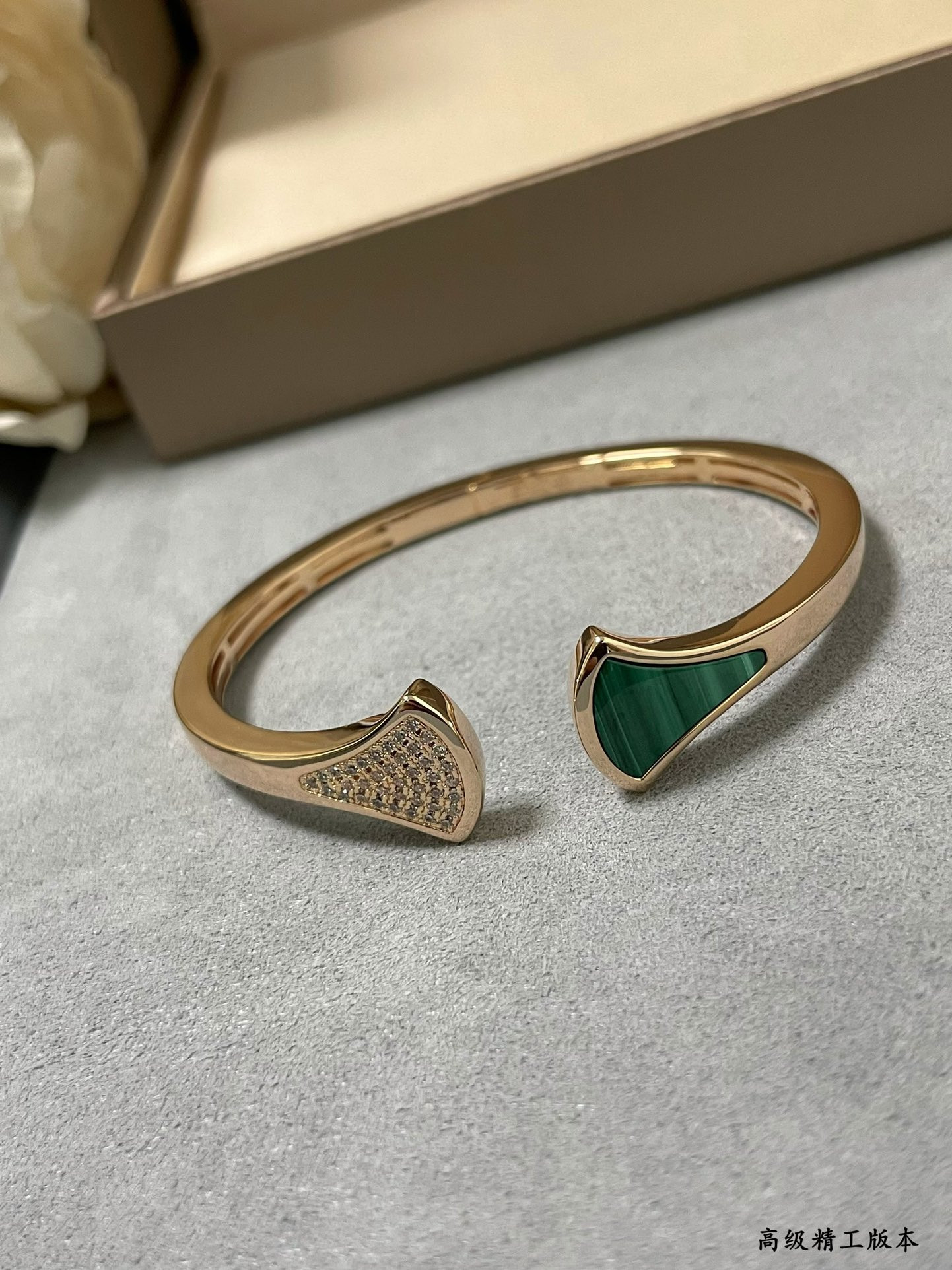 B*l*ai Natural Malachite Scalloped Skirt Bracelet