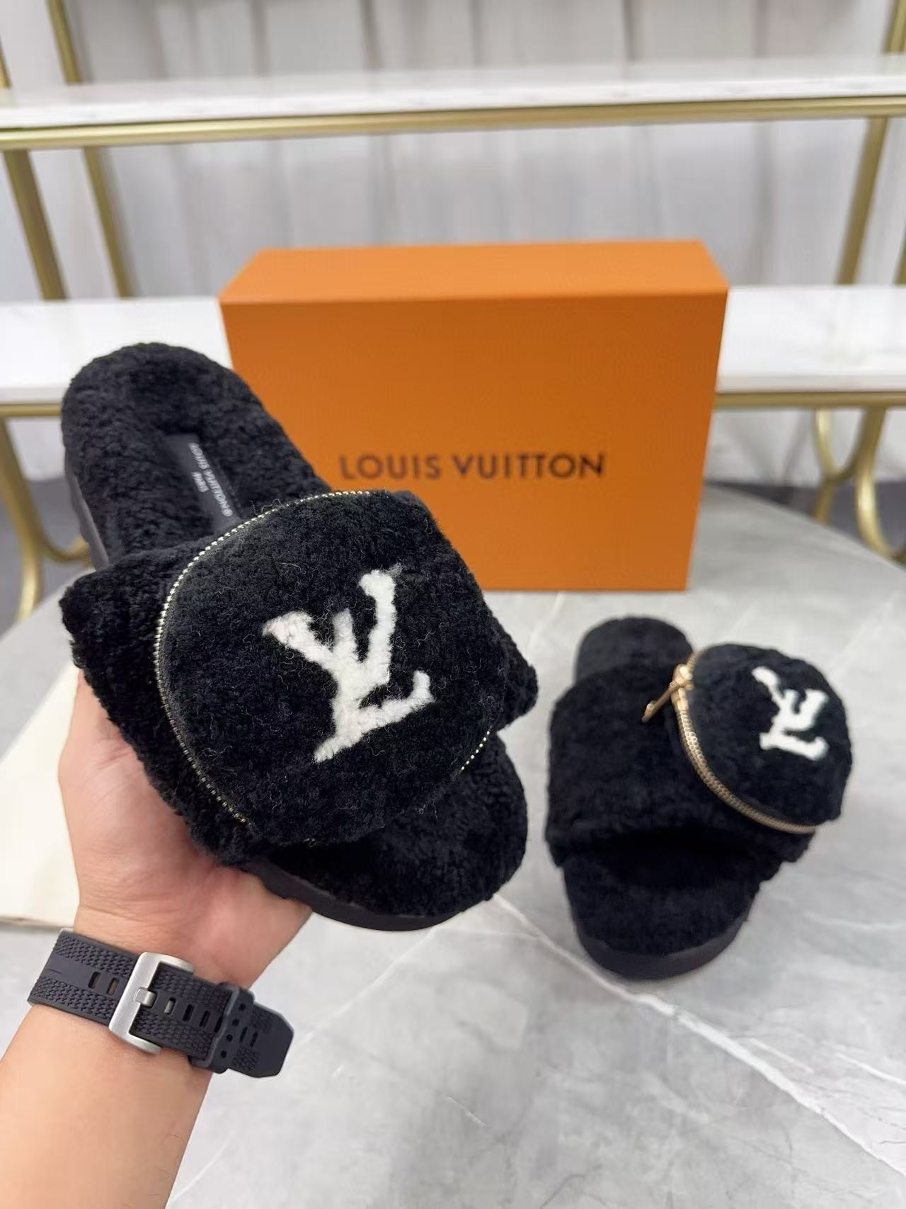 UA LV Slippers